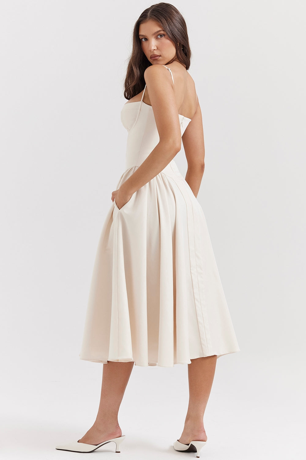 Midikleid mit Korsettstil und schmalen Trägern