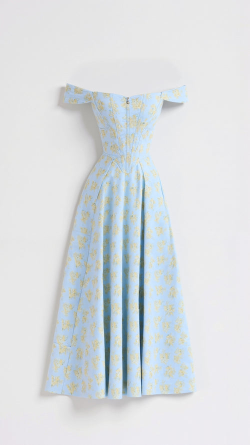 Langes Blumenkleid mit Volantdetails für luftige Sommertage