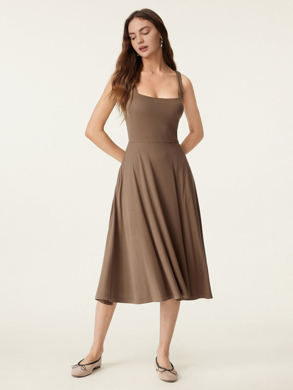 Fließendes Midikleid für Damen mit eckigem Ausschnitt und schmalen Trägern