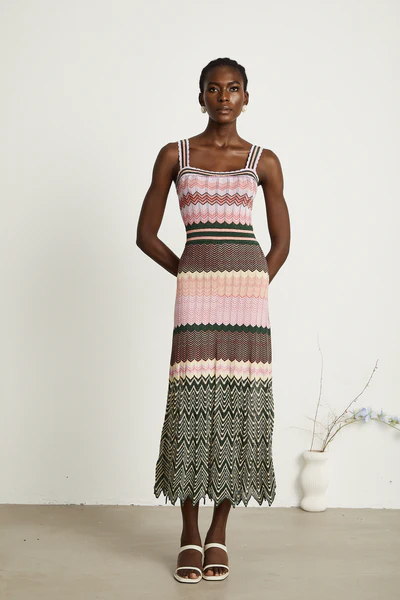 Stylisches Midikleid mit eckigem Ausschnitt und gemusterten Trägern