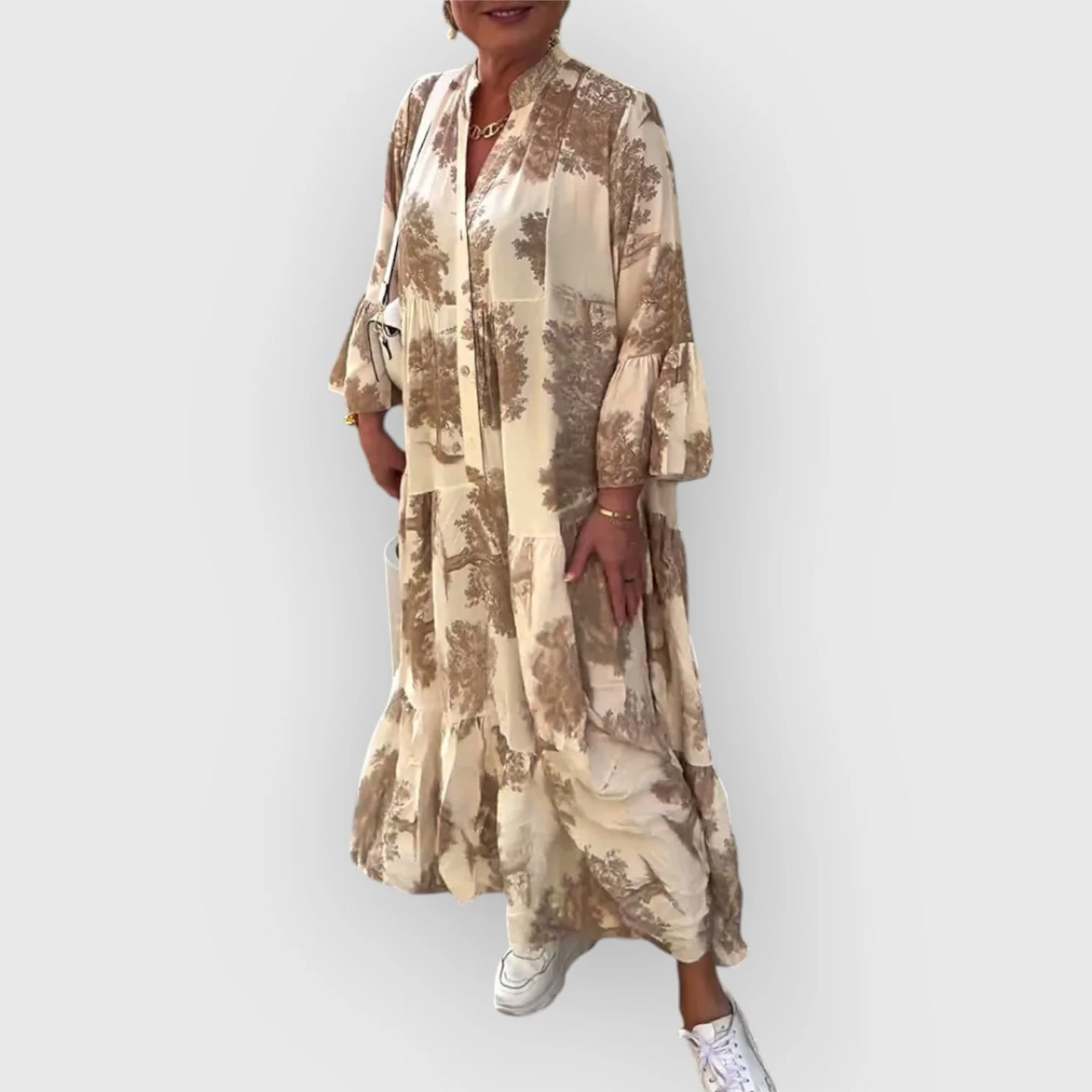 Elegantes langes Kleid mit weitem Schnitt langen Ärmeln und Boho Stil
