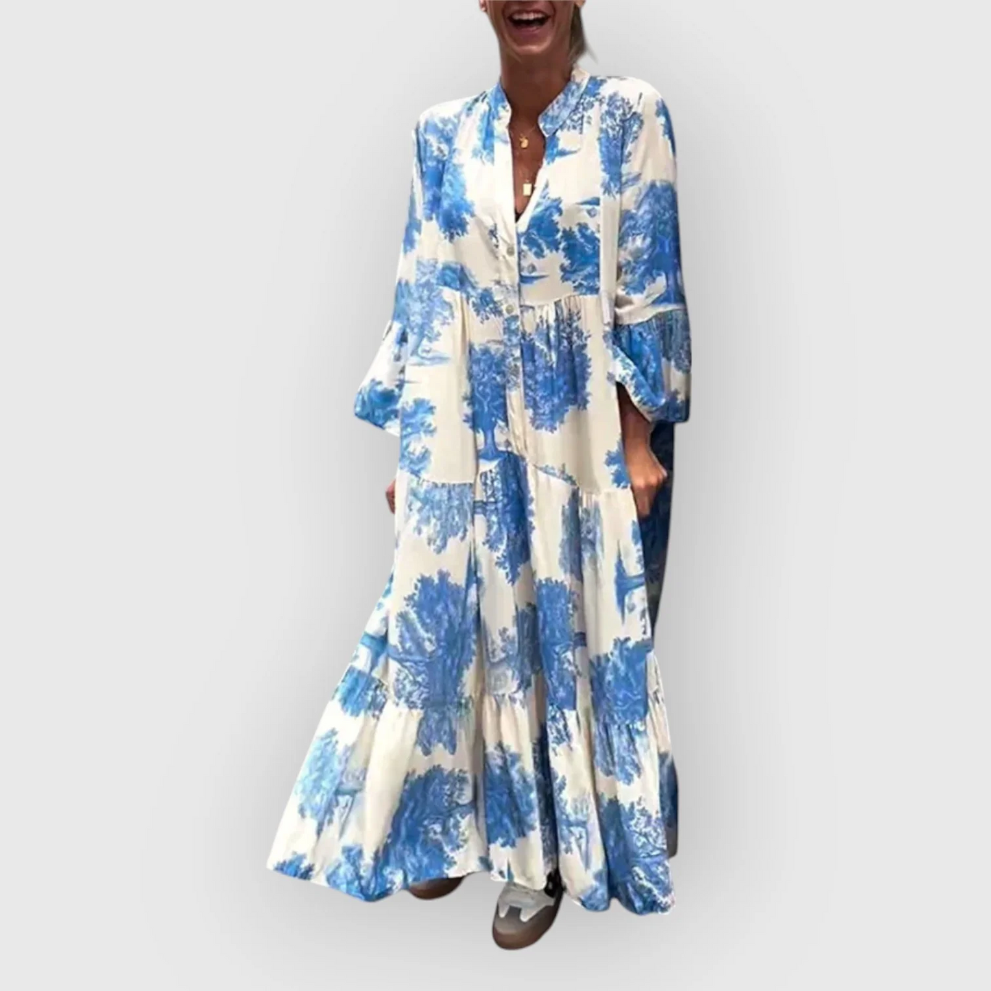 Elegantes langes Kleid mit weitem Schnitt langen Ärmeln und Boho Stil