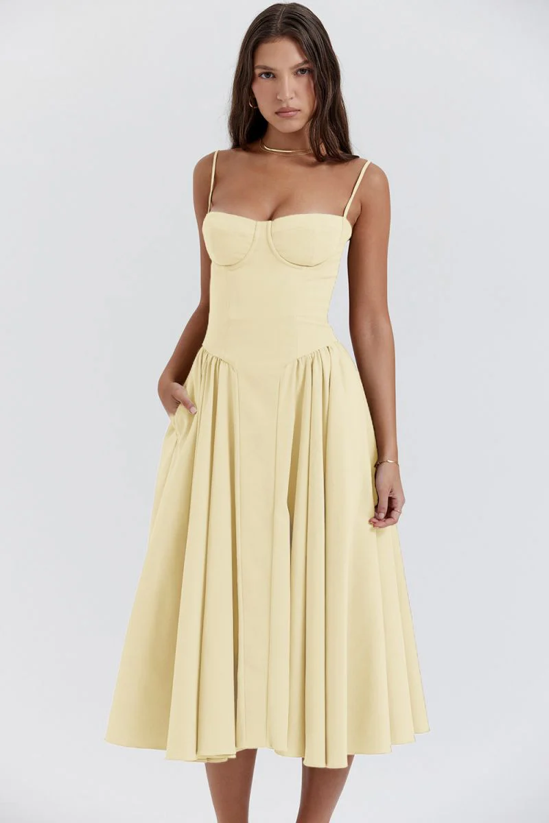 Elegantes Midikleid mit schmalen Trägern für einen stilvollen Auftritt