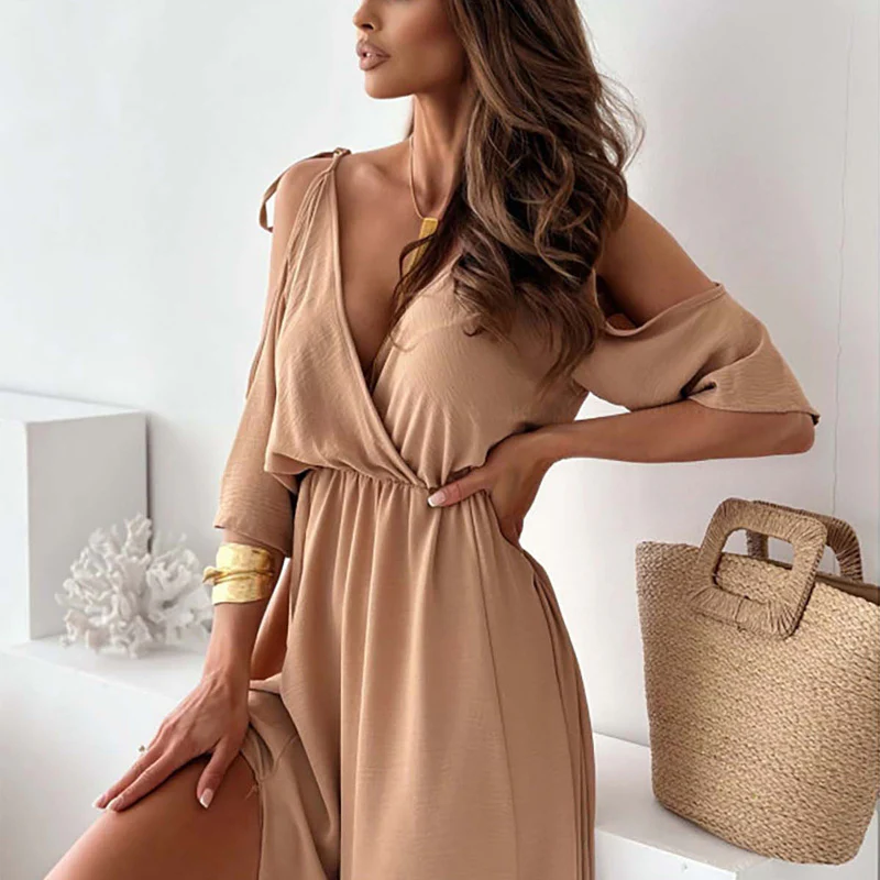 Elegantes langes Damenkleid mit kurzem Ärmelstil und stilvollem Schnitt