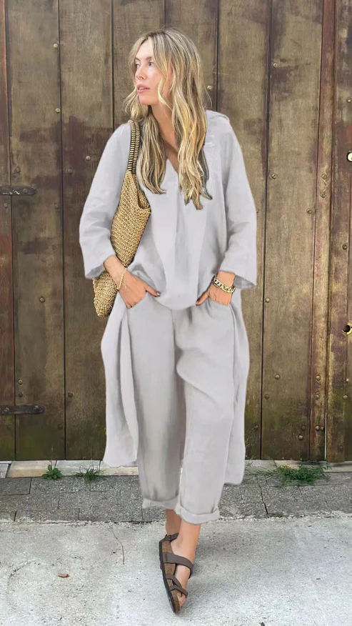 Zweiteiliges Damen Set mit langer Oberteilform und Hose mit abgerundetem Saum