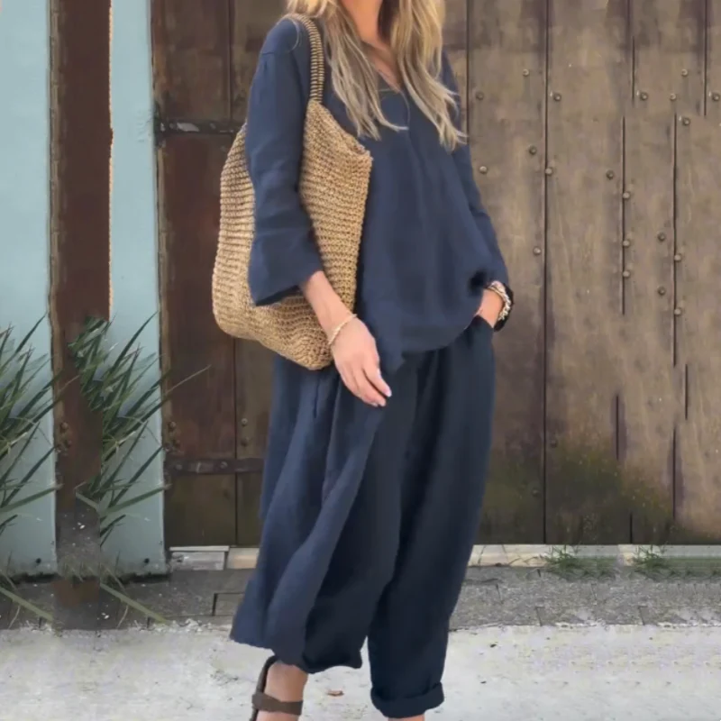 Zweiteiliges Damen Set mit langer Oberteilform und Hose mit abgerundetem Saum