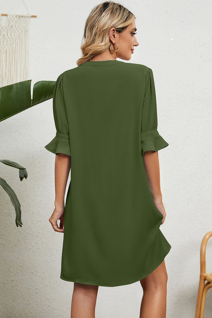 Lässiges Freizeitkleid mit kurzen Ärmeln für einen stilvollen Auftritt