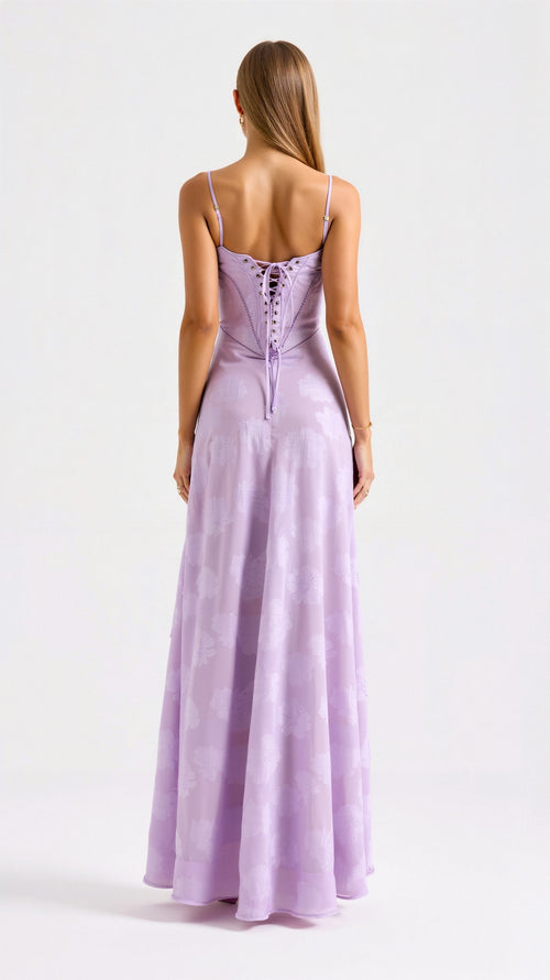 Elegantes Maxikleid mit feinen Trägern und Schnürung im Rückenbereich