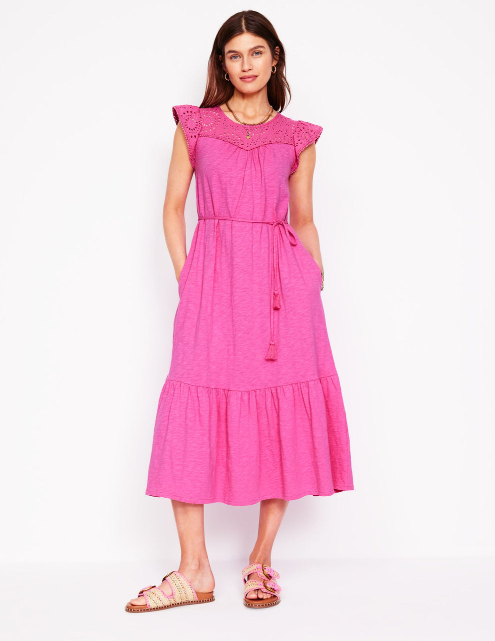 Midikleid mit feiner Lochstickerei an den kurzen Ärmeln