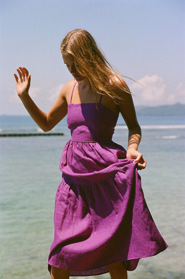 Zarte Sommer Midi Kleid mit dünnen Trägern