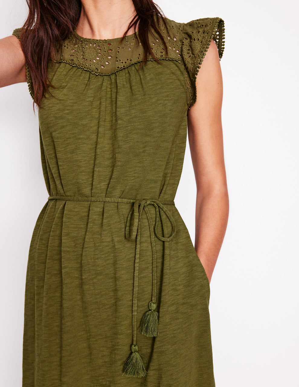 Midikleid mit feiner Lochstickerei an den kurzen Ärmeln