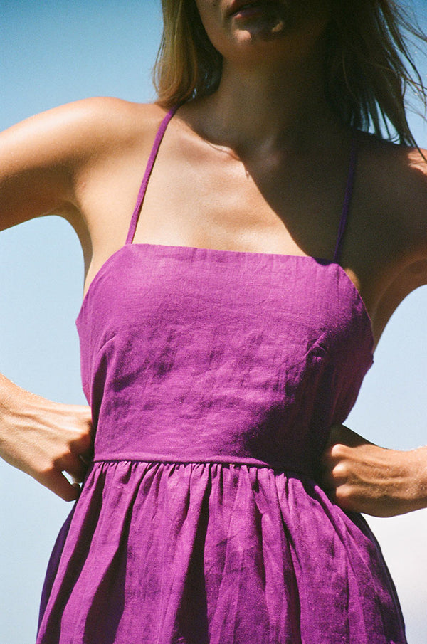 Zarte Sommer Midi Kleid mit dünnen Trägern