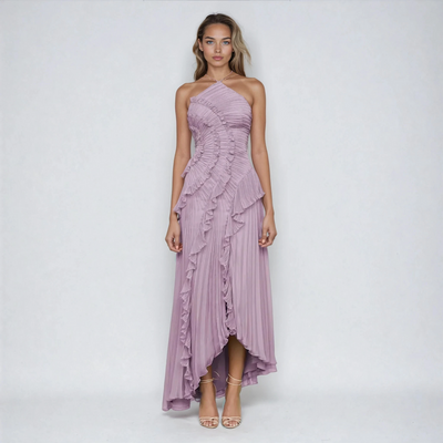 Langes Kleid mit Halterneck Plisseefalten und Volants für festliche Anlässe