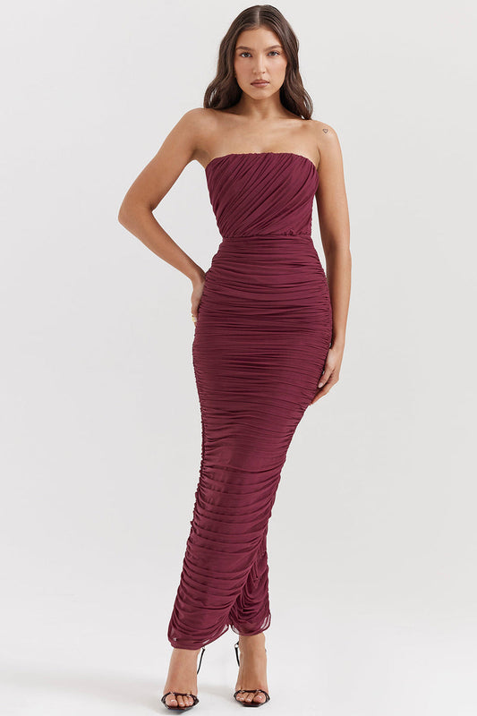 Schulterfreies Maxikleid mit verspielten Rüschen für den Sommer