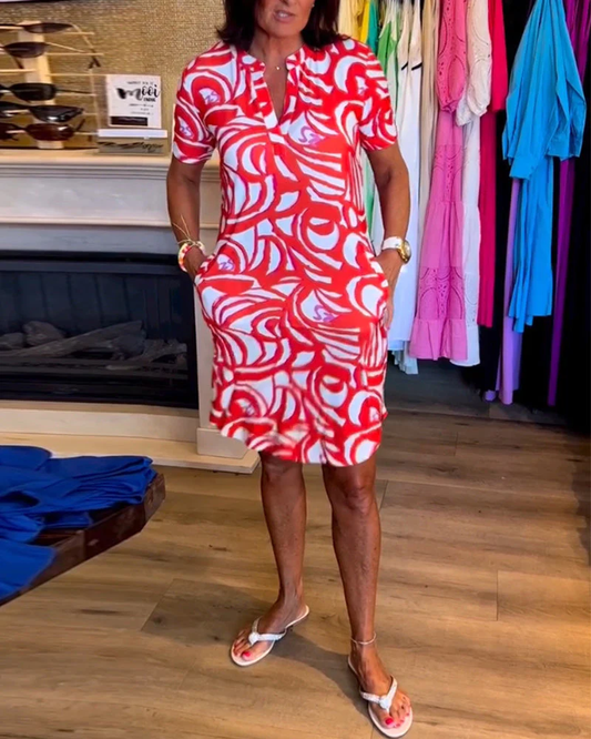 Leichtes Kleid mit abstraktem Muster für einen entspannten Sommerstil