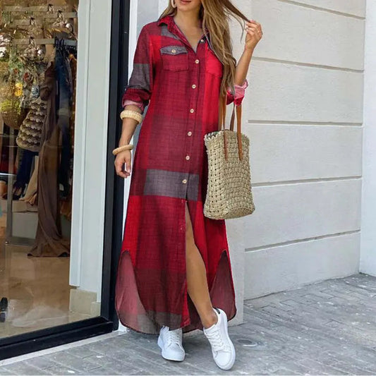 Langes Kleid mit Farbkontrast und Knopfleiste für einen stilvollen Alltagslook