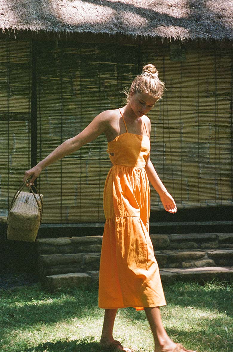Zarte Sommer Midi Kleid mit dünnen Trägern