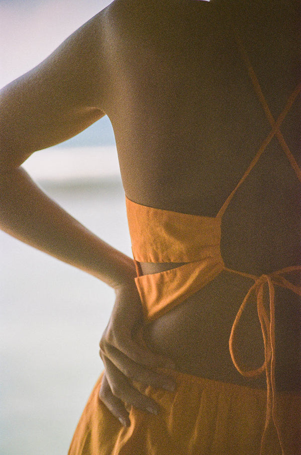 Zarte Sommer Midi Kleid mit dünnen Trägern