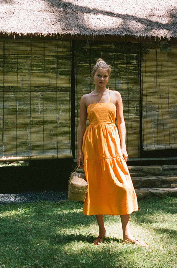 Zarte Sommer Midi Kleid mit dünnen Trägern