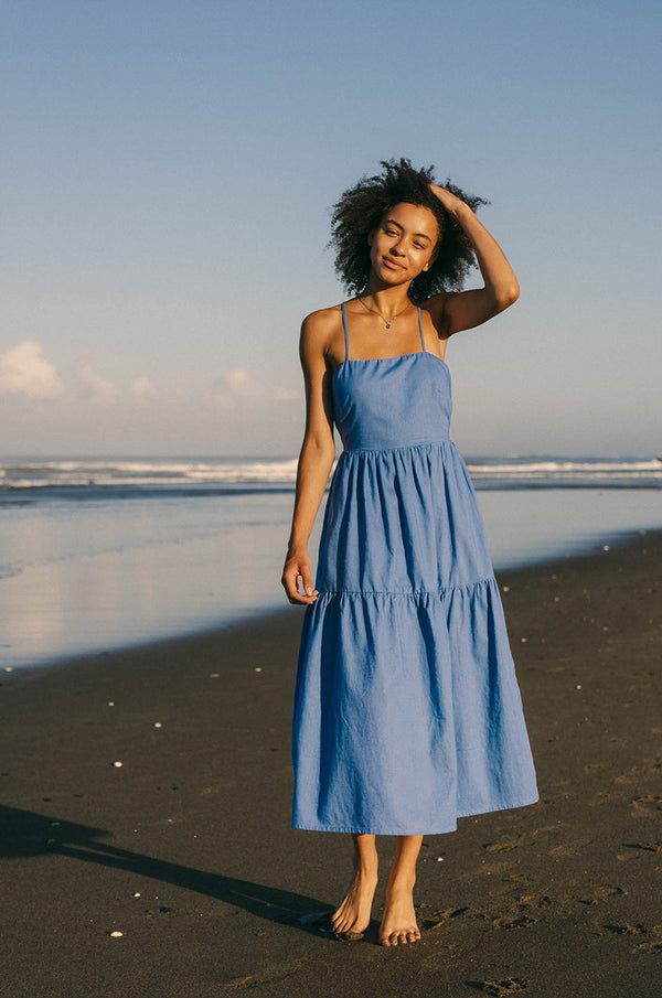Zarte Sommer Midi Kleid mit dünnen Trägern