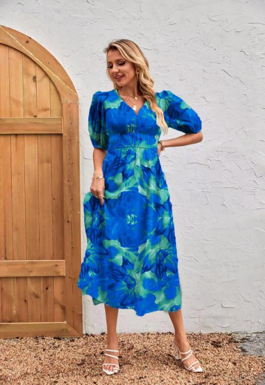 Elegantes Midikleid mit Blumendesign in ausgestellter Form