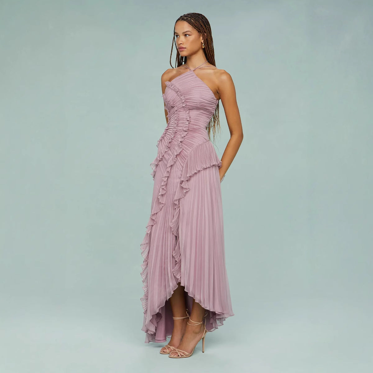 Langes Kleid mit Halterneck Plisseefalten und Volants für festliche Anlässe