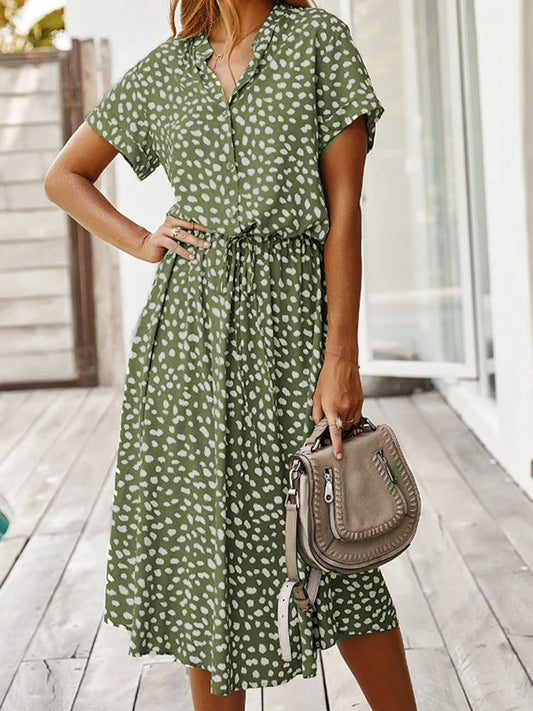 Elegantes Midikleid mit kurzen Ärmeln Knopfleiste und Punktemuster