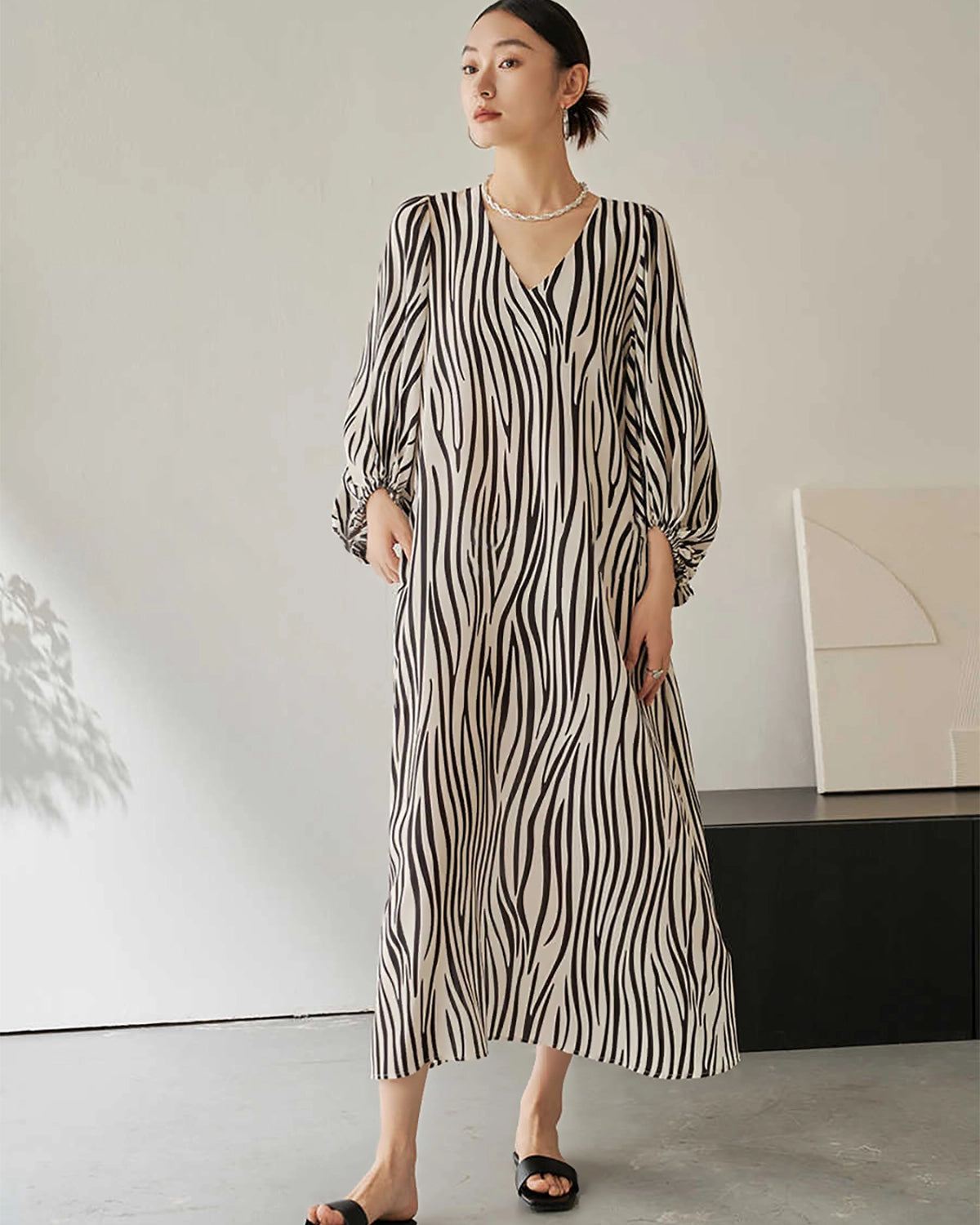 Maxikleid im lockeren Stil mit modernem Zebramuster