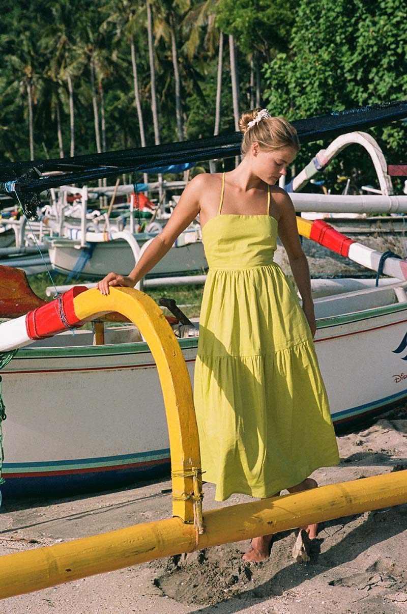 Zarte Sommer Midi Kleid mit dünnen Trägern