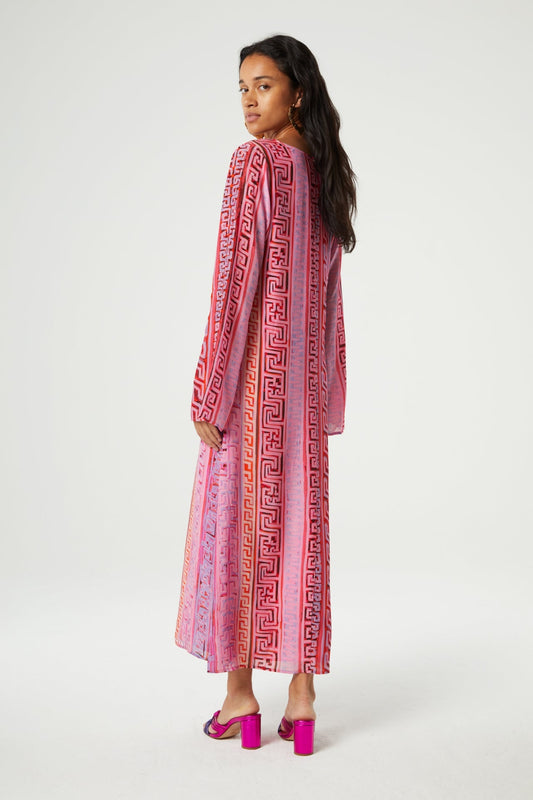 Langes Sommerkleid mit Print und weiten langen Ärmeln für einen stilvollen Auftritt