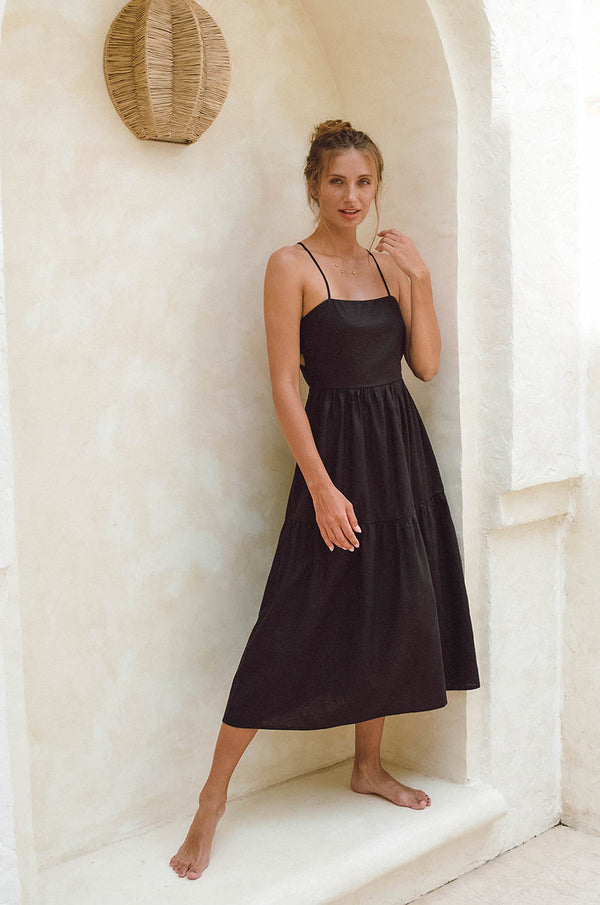 Zarte Sommer Midi Kleid mit dünnen Trägern