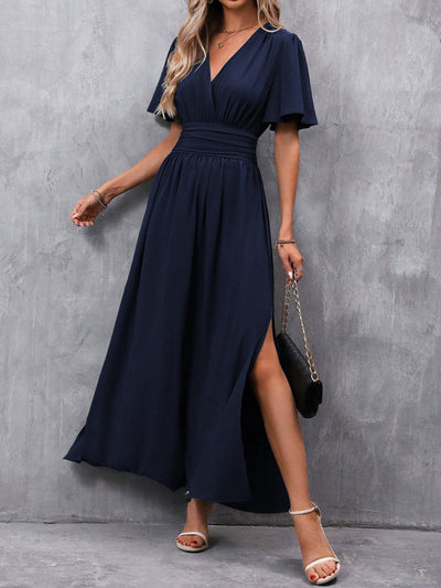 Langes elegantes Kleid mit sanftem Fall und kurzen Ärmeln für besondere Anlässe
