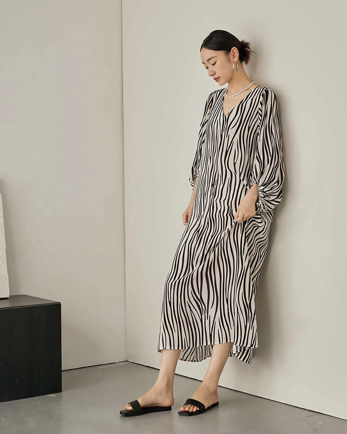 Maxikleid im lockeren Stil mit modernem Zebramuster