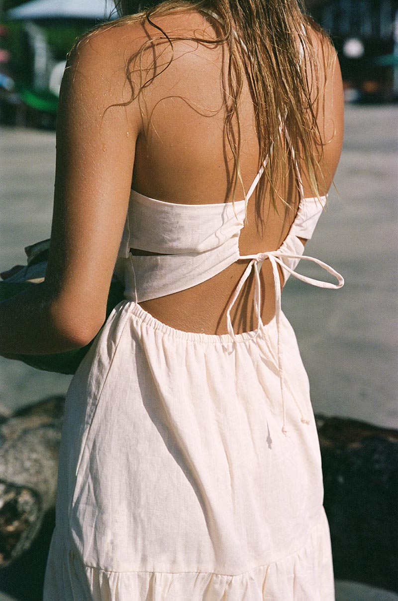 Zarte Sommer Midi Kleid mit dünnen Trägern
