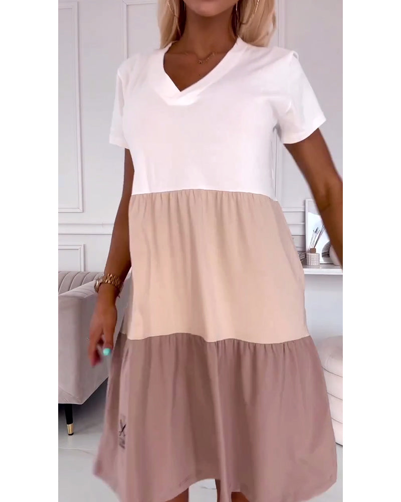Lässiges Kleid mit kurzen Ärmeln und modernem Farbdesign