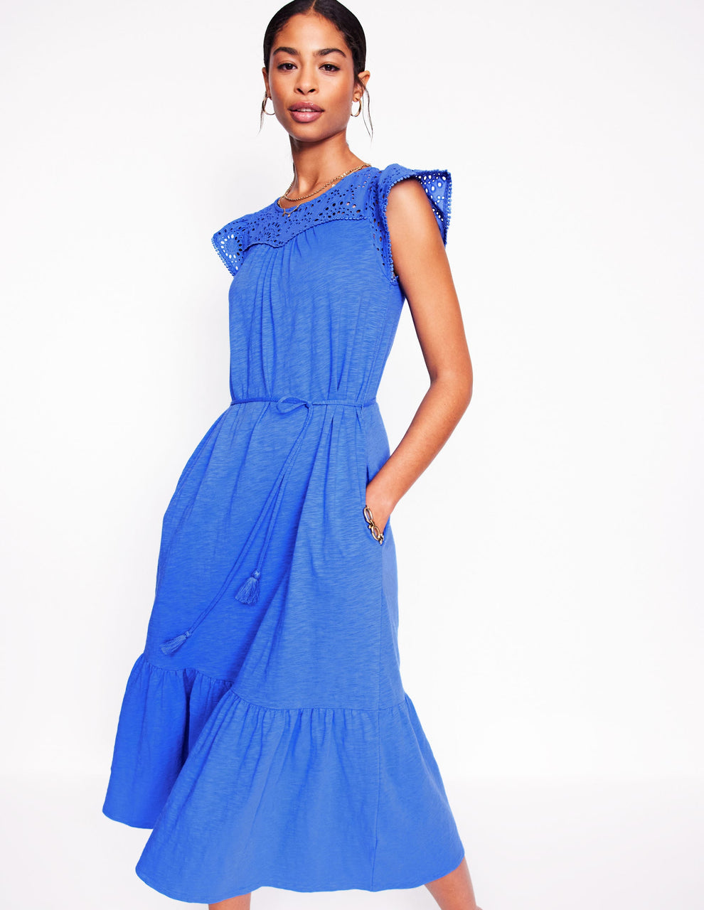 Midikleid mit feiner Lochstickerei an den kurzen Ärmeln