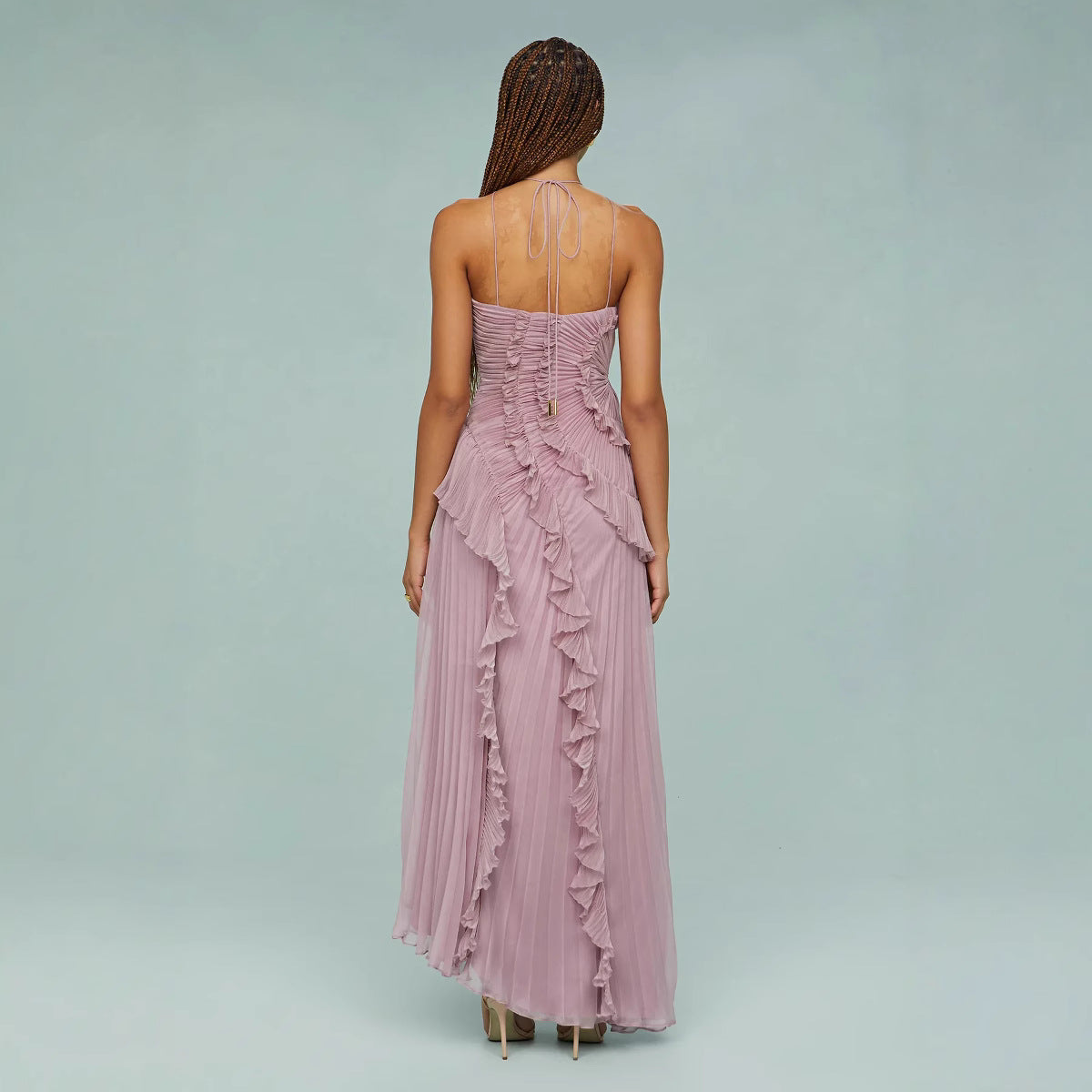 Langes Kleid mit Halterneck Plisseefalten und Volants für festliche Anlässe