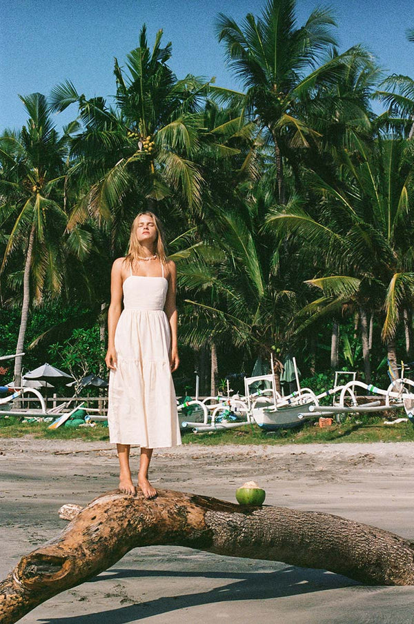 Zarte Sommer Midi Kleid mit dünnen Trägern