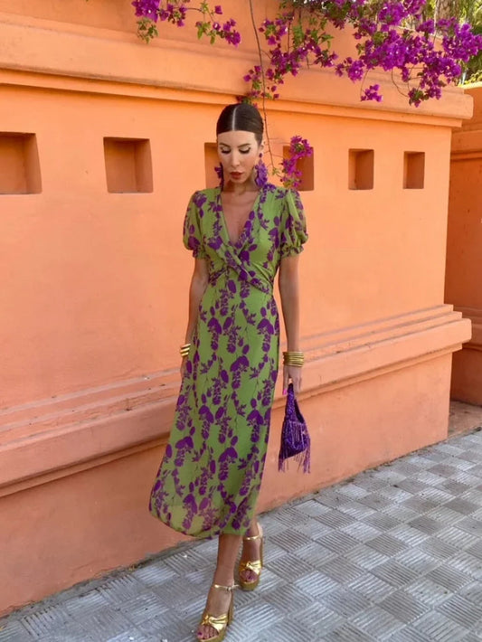 Elegantes Maxikleid für den Sommer mit kurzen Ärmeln und modernem Schnitt