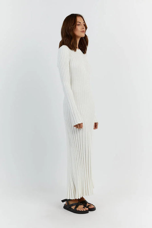 Langes Kleid mit schlichten Ärmeln und modernem Stil
