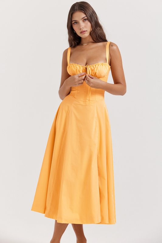 Elegantes Midikleid mit eckigem Ausschnitt und schmalen Trägern