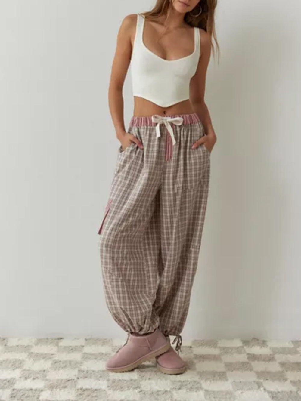 Locker sitzendes Damen-Pyjama-Set mit Hemd und weiter Hose