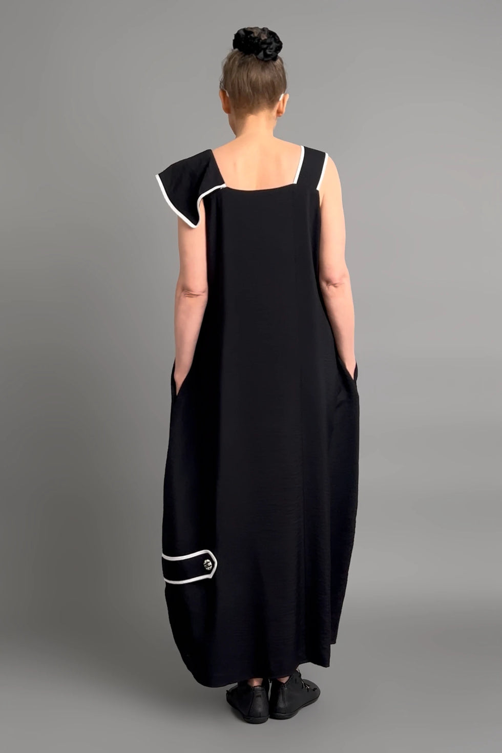 Langes Kleid mit stilvoller Silhouette im modernen Oversize-Look