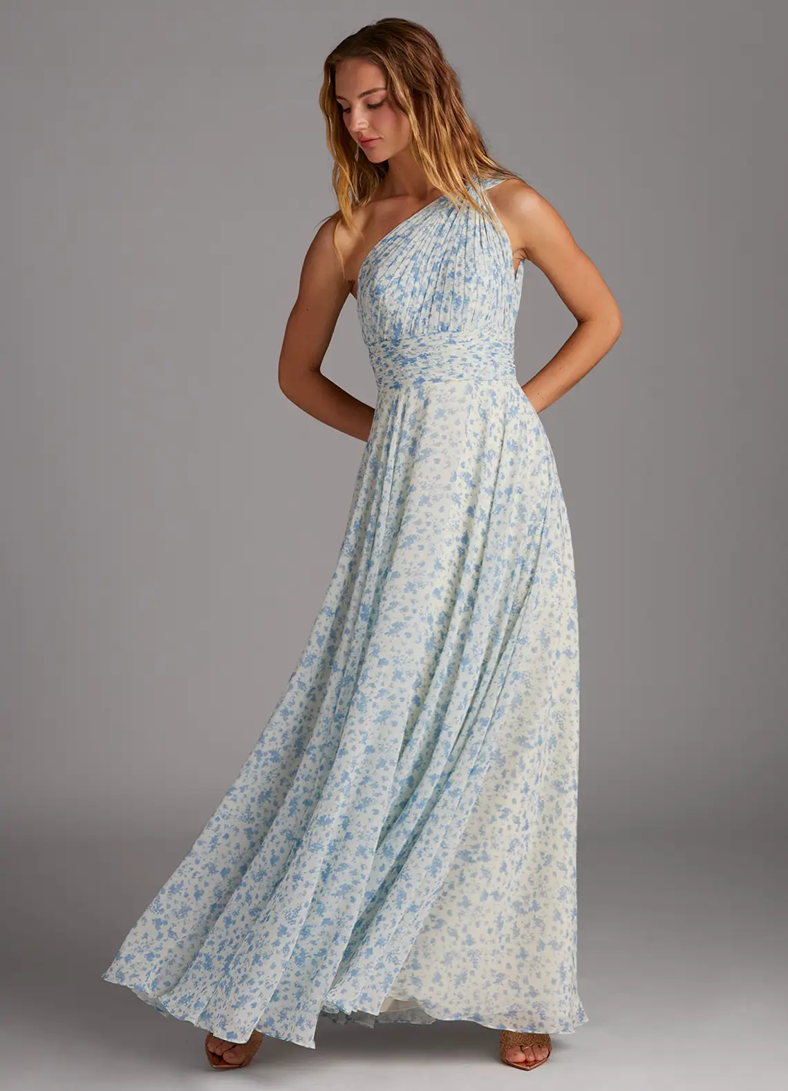 Elegantes Maxikleid mit A-Linie und schrägem Träger in floralem Muster