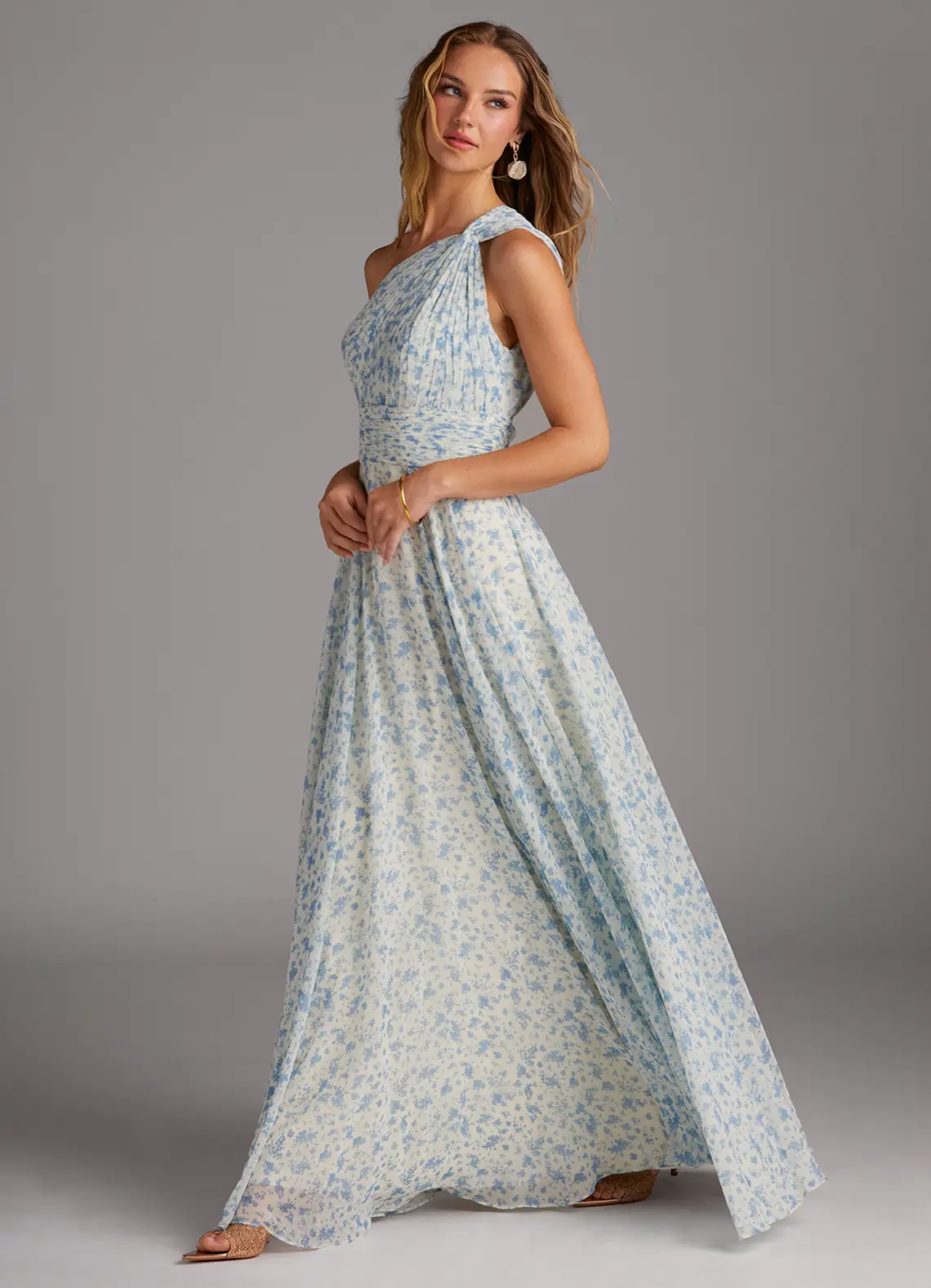 Elegantes Maxikleid mit A-Linie und schrägem Träger in floralem Muster