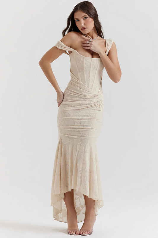 Langes Abendkleid mit eckigem Ausschnitt und schmalen Trägern für besondere Anlässe