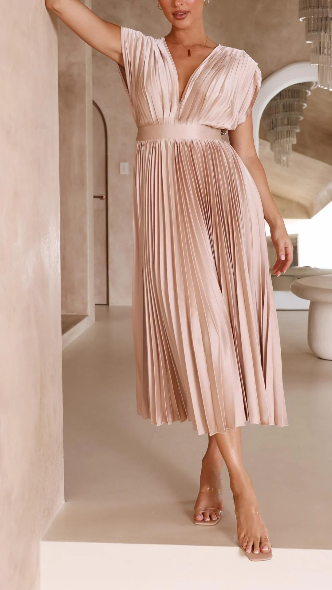 Faltiges Midikleid mit edlem Look für besondere Anlässe