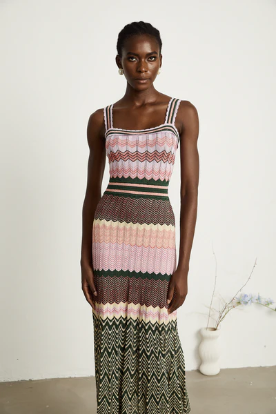 Stylisches Midikleid mit eckigem Ausschnitt und gemusterten Trägern