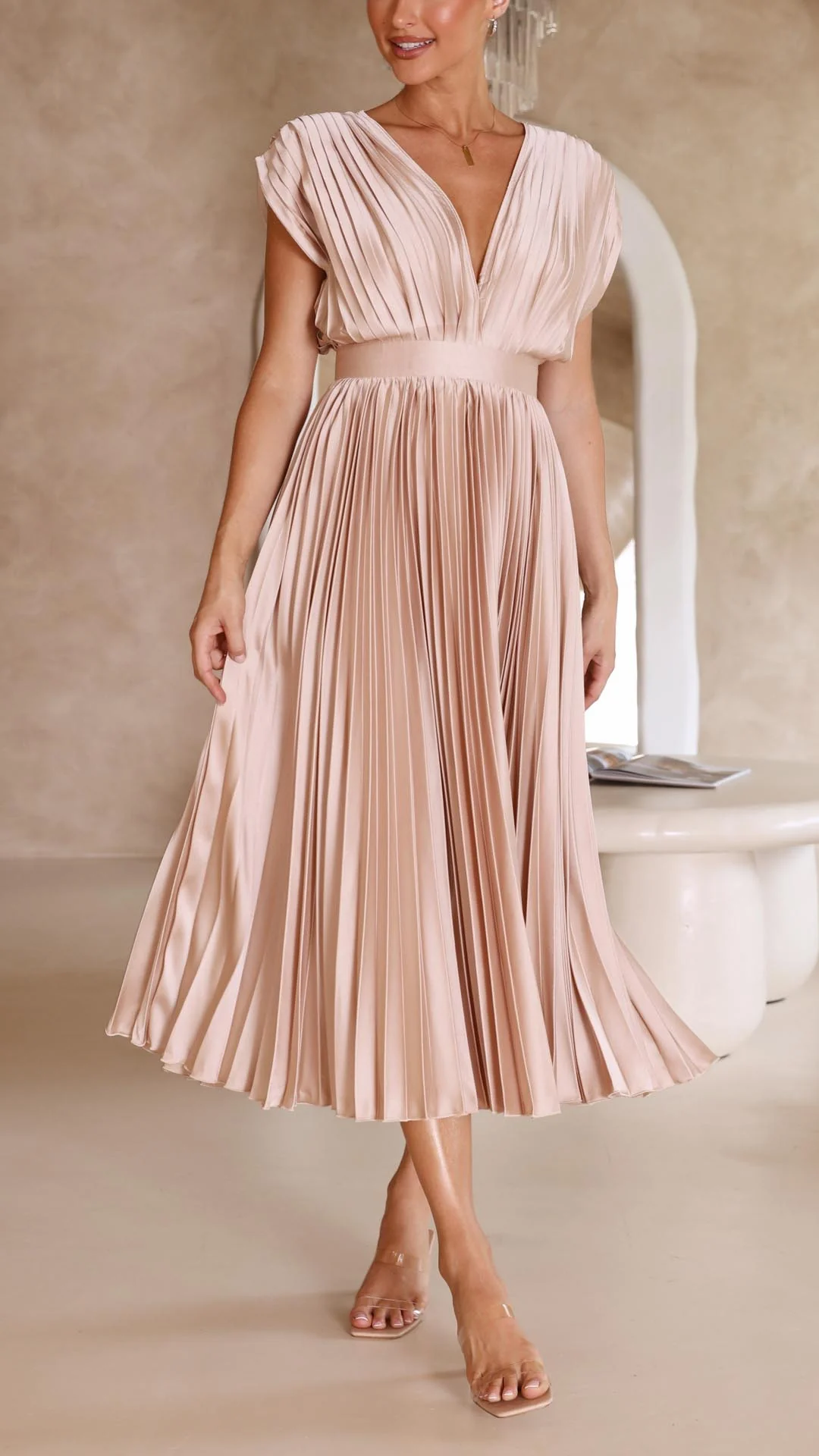 Faltiges Midikleid mit edlem Look für besondere Anlässe