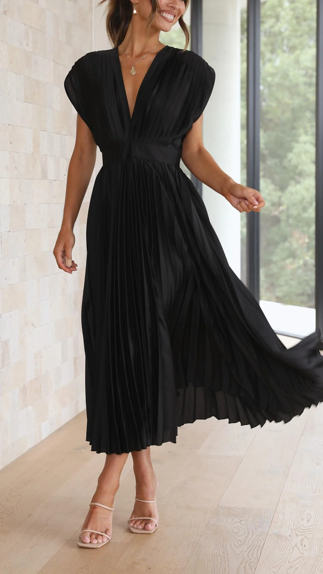 Faltiges Midikleid mit edlem Look für besondere Anlässe